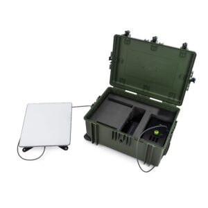 Geöffneter B&W International Energiekoffer – robuster Transportkoffer mit integriertem Akkusystem für Starlink-Satellitenkommunikation.