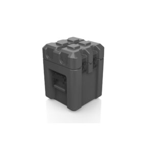 Ein schwarzer B&W International cargo.case HDPE 157.3010 Aufbewahrungskoffer mit verstärkten Ecken, sicherem Deckel und eingebauten Seitengriffen, rechteckig und robust, isoliert auf weißem Hintergrund dargestellt.