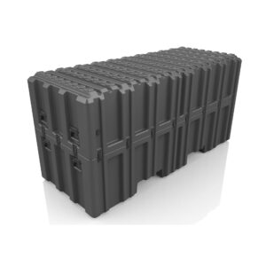 Ein großer, rechteckiger, schwarzer Hartplastik-Transportkoffer von B&W International mit verstärkten Kanten und mehreren Verschlüssen, abgebildet auf weißem Hintergrund.